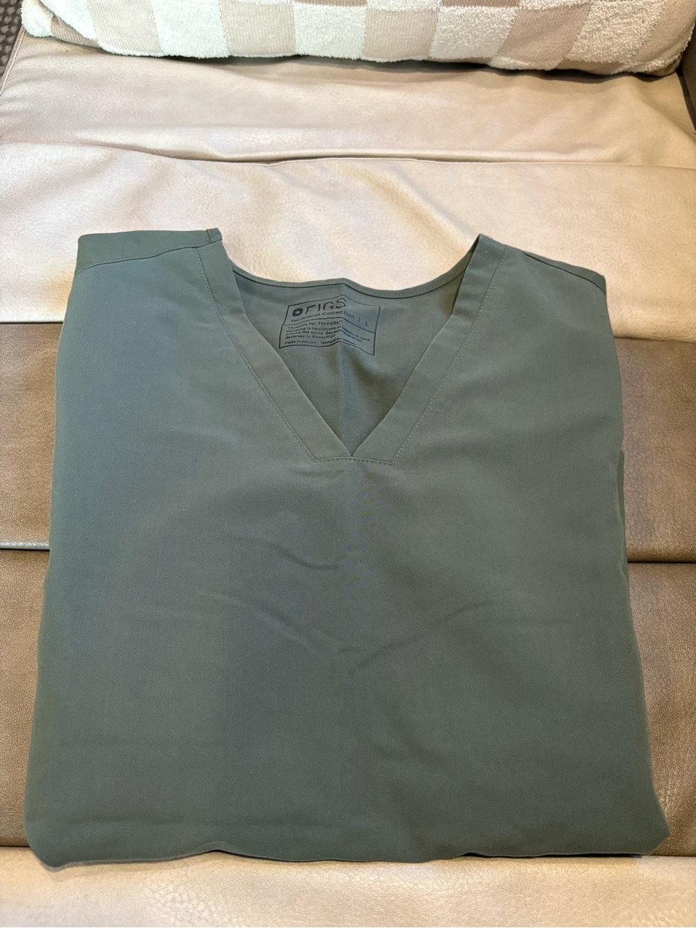 FIGS Casma scrub top. Moss. Large.